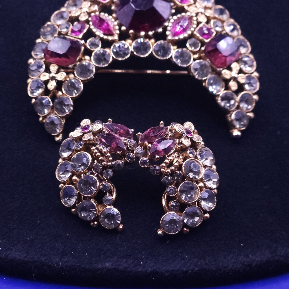 “Vintage Capri Rhinestone Demi Parure – Crescent Brooch & Clip Earrings - Picture 7 of 16